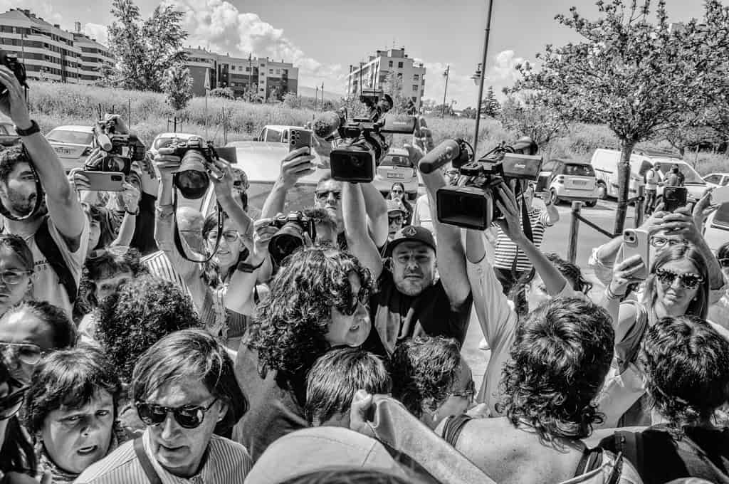 Detrás de la cámara: cuando el periodismo convierte el dolor ajeno en espectáculo cotidiano