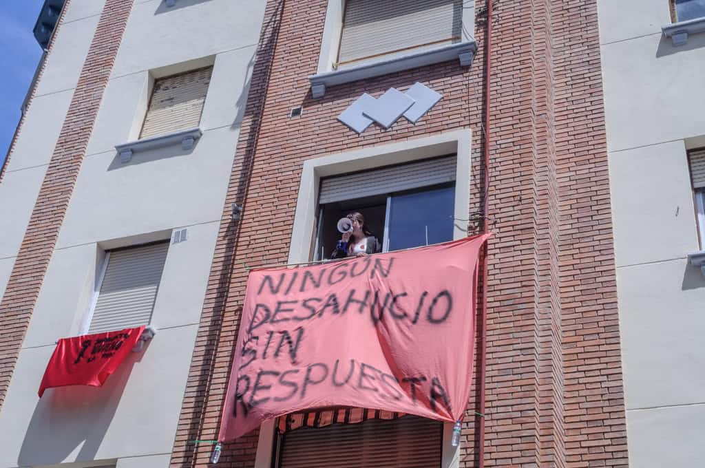El Sindicato de  Vivienda de La Rioja aplaza el desahucio de Somosierra, con apoyo vecinal