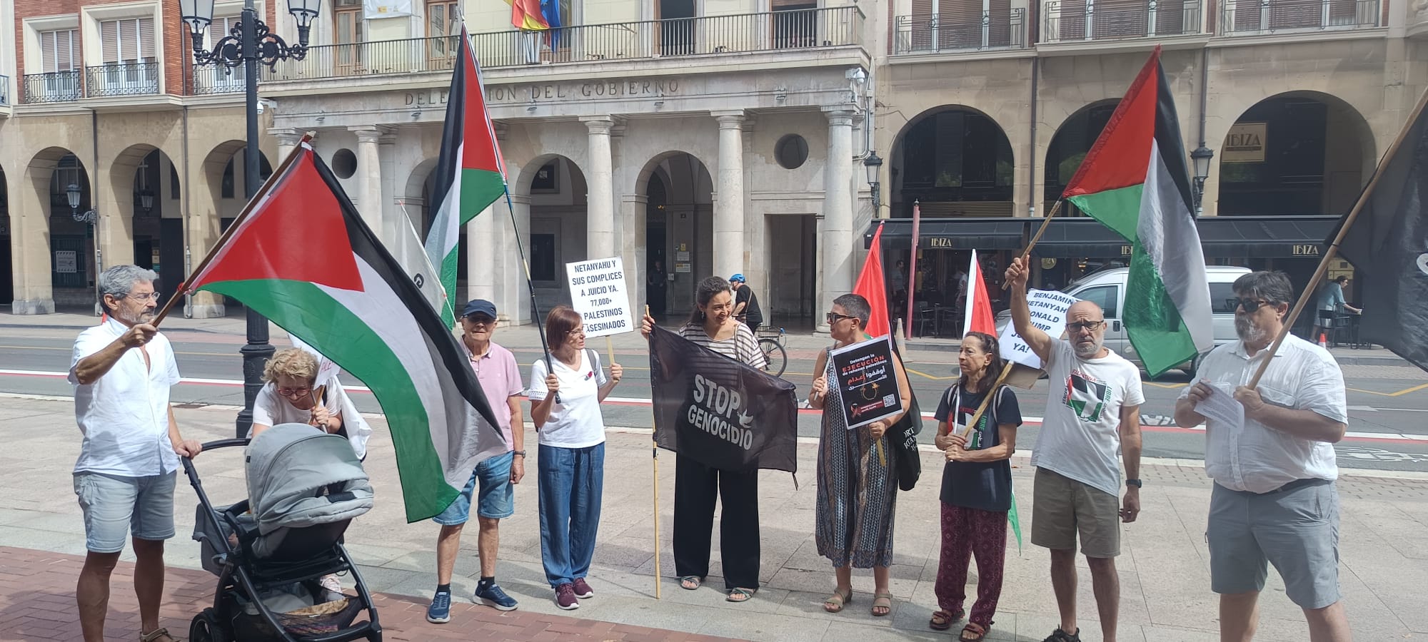 Concentración espontánea en Logroño en apoyo a la UNRWA